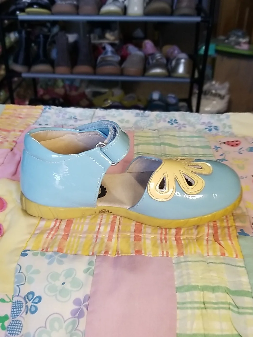 Livie & Luca Blue & Cream Patent Leather Mary Jane Size 12 Petals HTF Wavy Soles